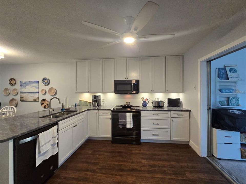 出租: $1,875 (2 贝兹, 2 浴室, 1235 平方英尺)