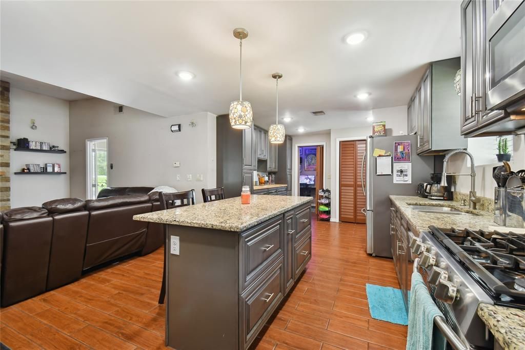 For Sale: $559,900 (3 beds, 2 baths, 1443 Square Feet)