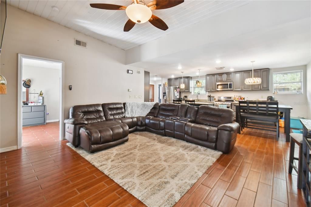 For Sale: $559,900 (3 beds, 2 baths, 1443 Square Feet)