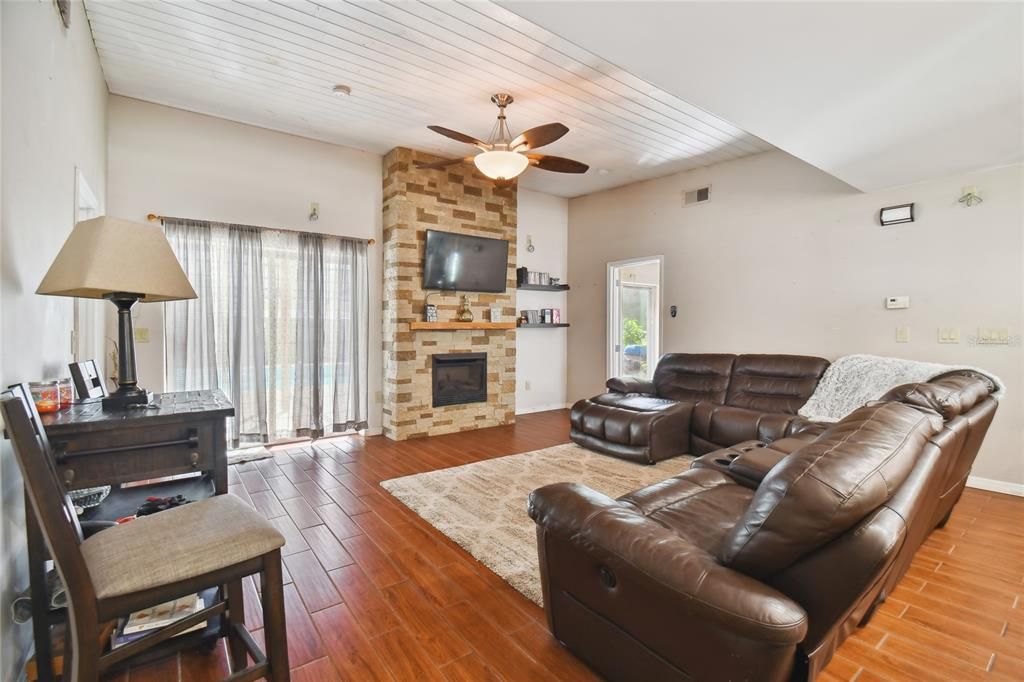 For Sale: $559,900 (3 beds, 2 baths, 1443 Square Feet)