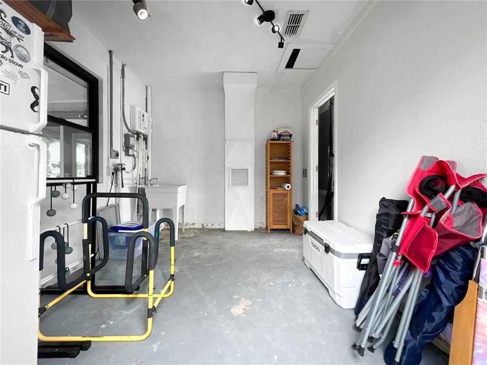 合同活跃: $775,000 (3 贝兹, 3 浴室, 1608 平方英尺)