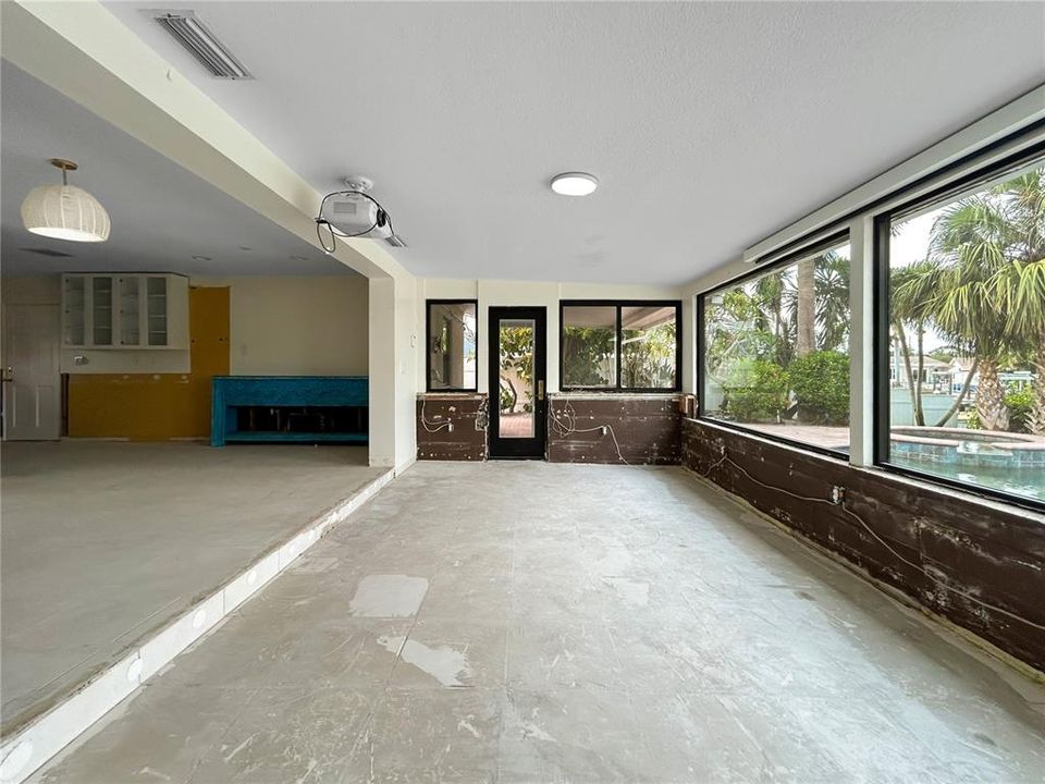 合同活跃: $775,000 (3 贝兹, 3 浴室, 1608 平方英尺)