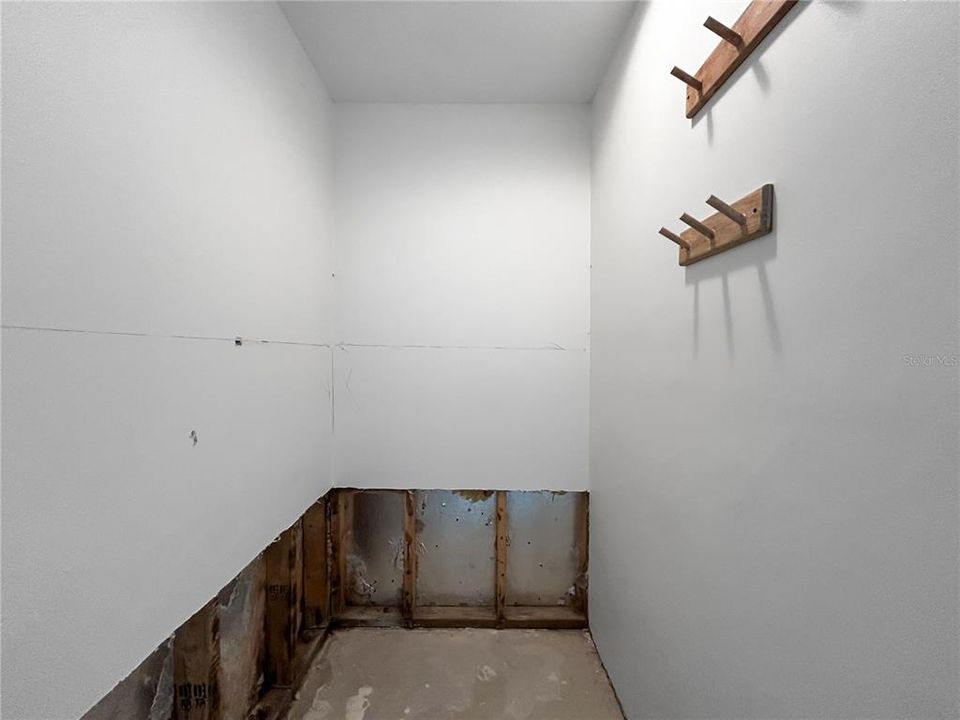 合同活跃: $775,000 (3 贝兹, 3 浴室, 1608 平方英尺)