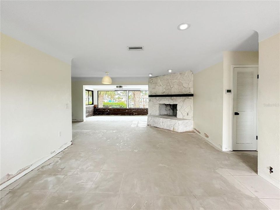 合同活跃: $775,000 (3 贝兹, 3 浴室, 1608 平方英尺)