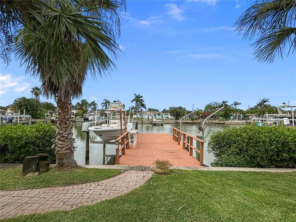 合同活跃: $775,000 (3 贝兹, 3 浴室, 1608 平方英尺)