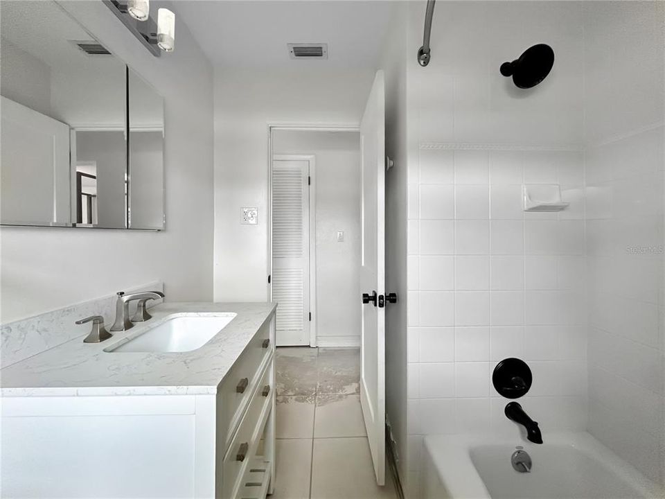 合同活跃: $775,000 (3 贝兹, 3 浴室, 1608 平方英尺)