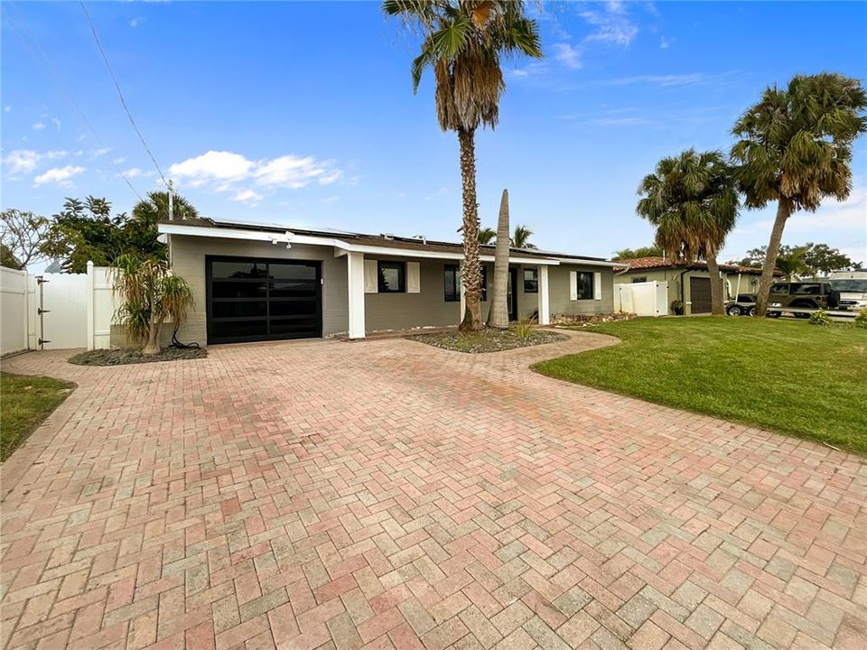 合同活跃: $775,000 (3 贝兹, 3 浴室, 1608 平方英尺)