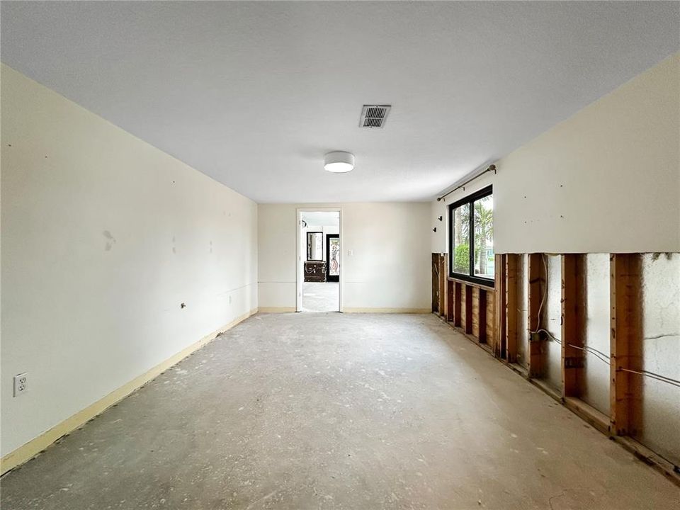 合同活跃: $775,000 (3 贝兹, 3 浴室, 1608 平方英尺)