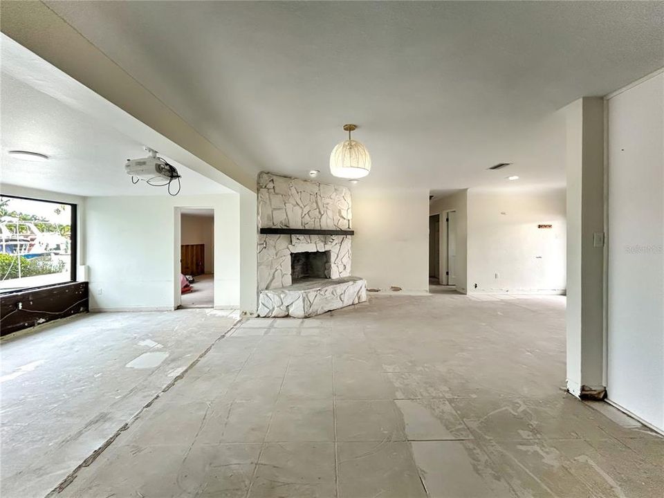 合同活跃: $775,000 (3 贝兹, 3 浴室, 1608 平方英尺)