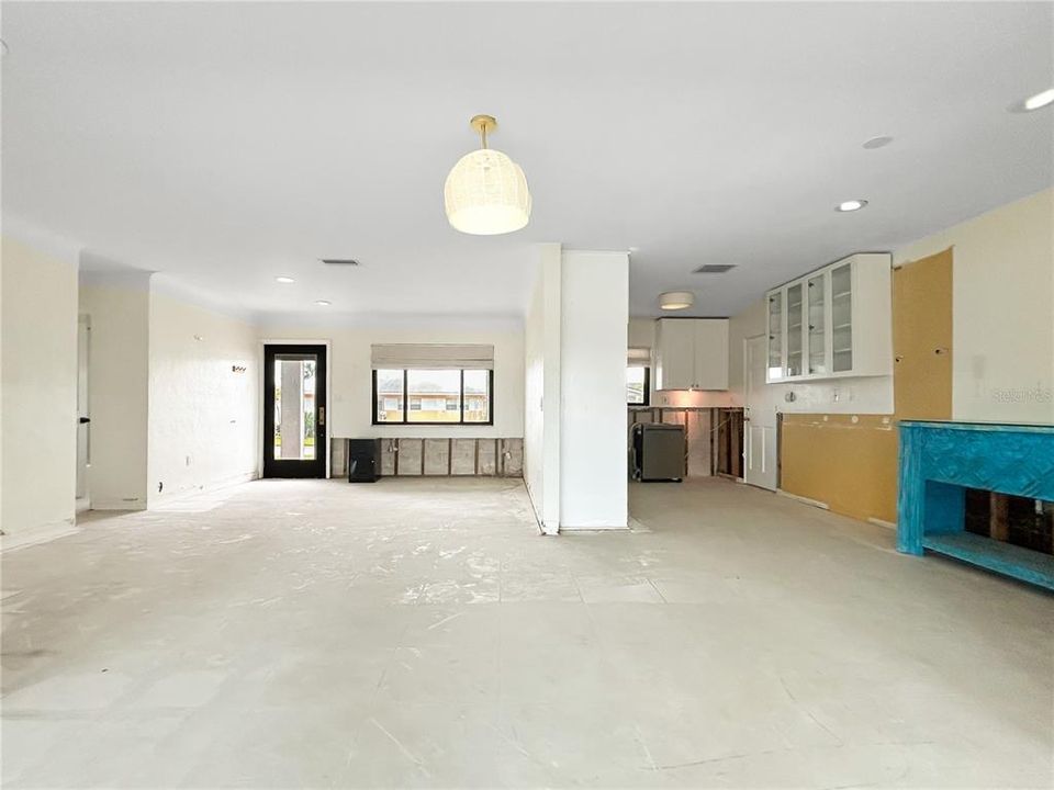 合同活跃: $775,000 (3 贝兹, 3 浴室, 1608 平方英尺)