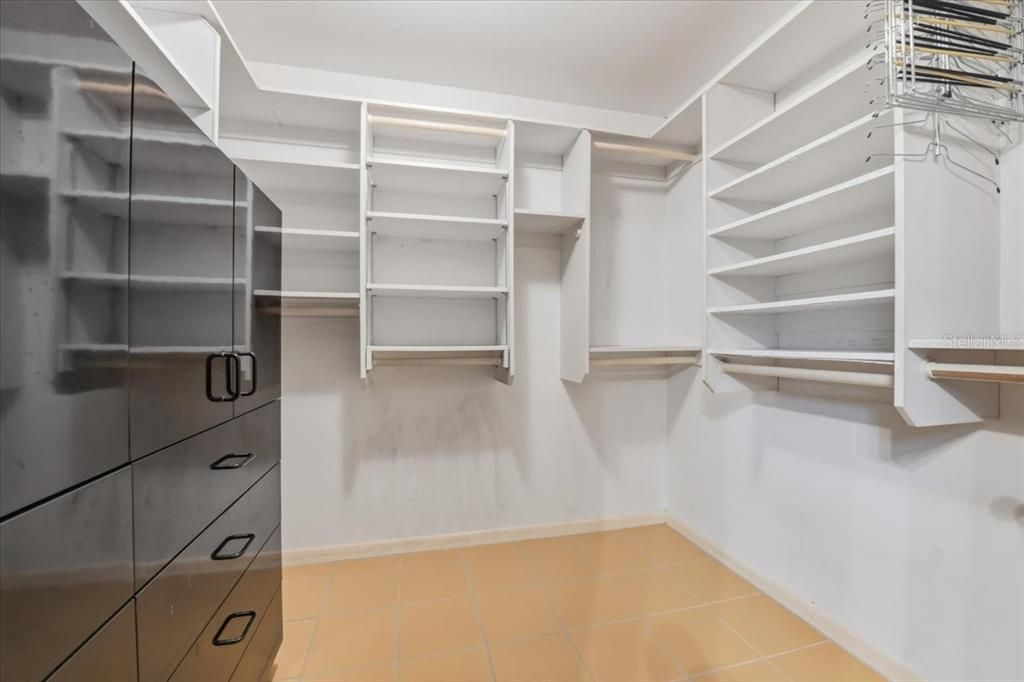 For Sale: $1,459,000 (4 beds, 3 baths, 4643 Square Feet)