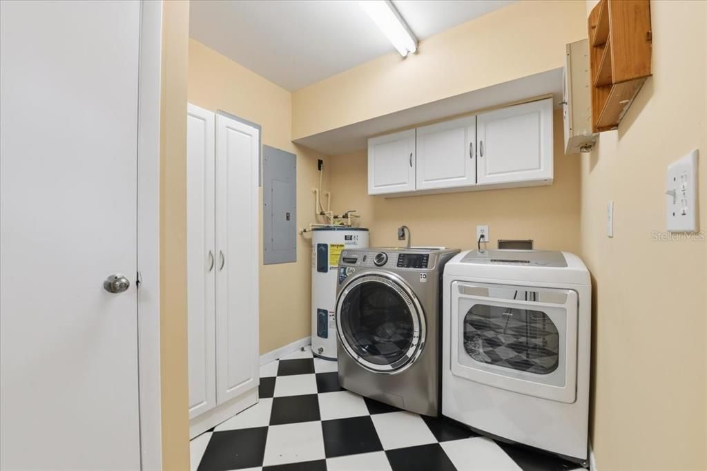 For Sale: $1,459,000 (4 beds, 3 baths, 4643 Square Feet)