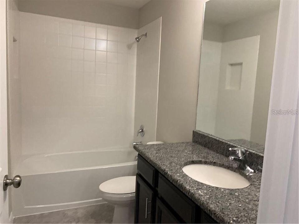 Под контрактом: $1,950 (3 спален, 2 ванн, 1374 Квадратных фут)