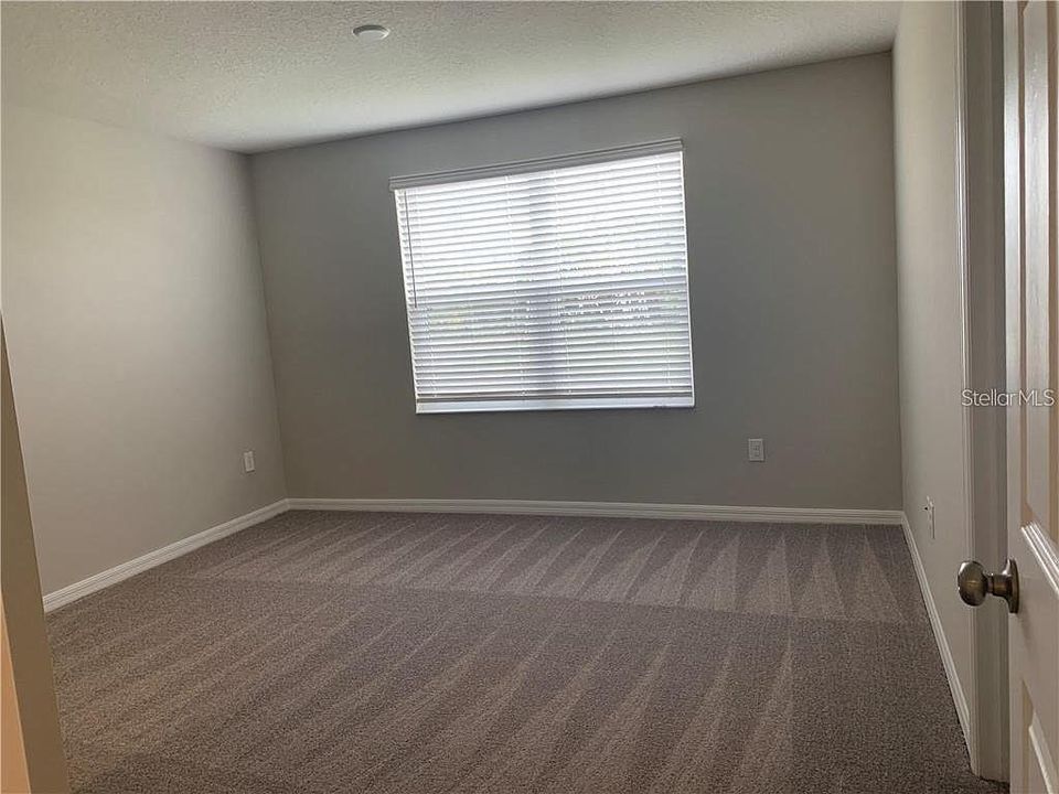 Под контрактом: $1,950 (3 спален, 2 ванн, 1374 Квадратных фут)