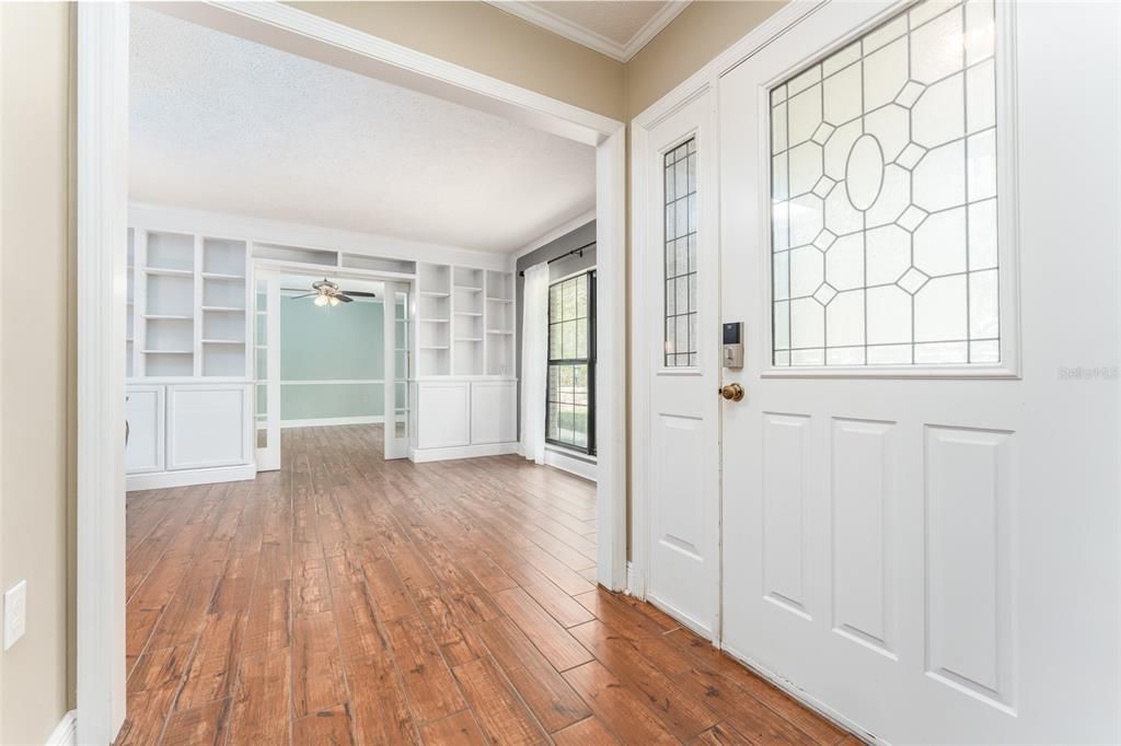 合同活跃: $460,000 (4 贝兹, 2 浴室, 2702 平方英尺)