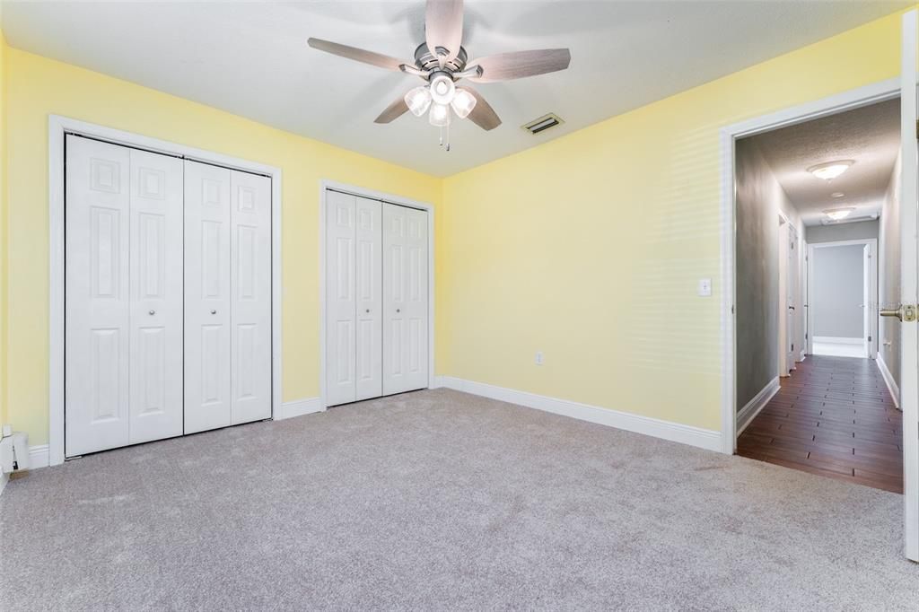 合同活跃: $460,000 (4 贝兹, 2 浴室, 2702 平方英尺)