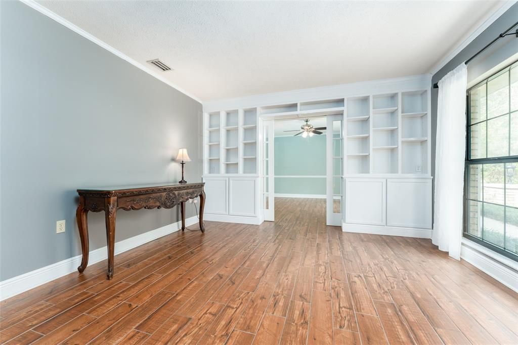 合同活跃: $460,000 (4 贝兹, 2 浴室, 2702 平方英尺)