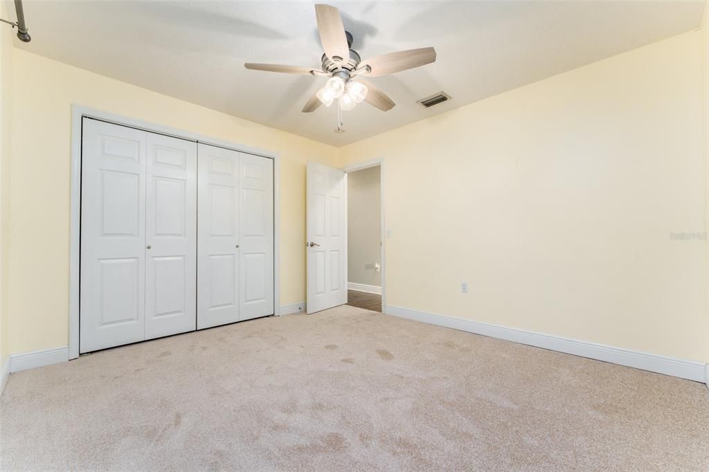 合同活跃: $460,000 (4 贝兹, 2 浴室, 2702 平方英尺)