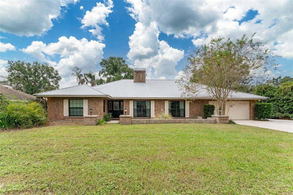 合同活跃: $460,000 (4 贝兹, 2 浴室, 2702 平方英尺)