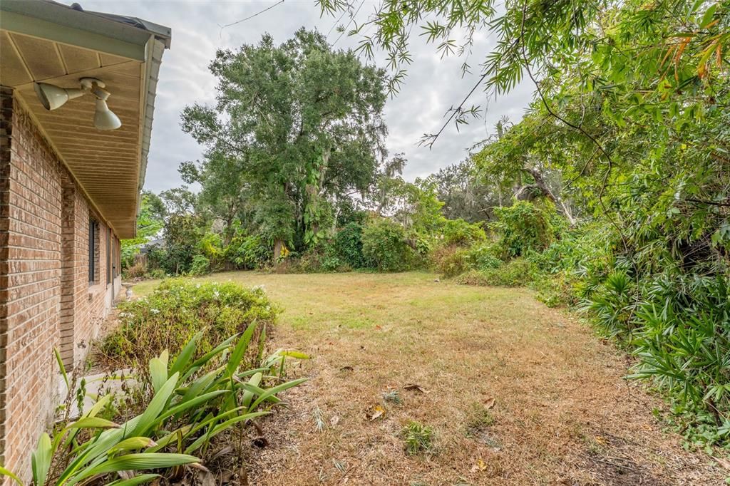 合同活跃: $460,000 (4 贝兹, 2 浴室, 2702 平方英尺)