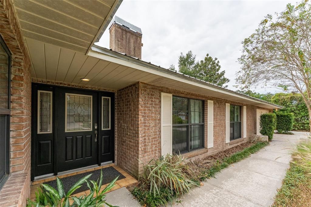 合同活跃: $460,000 (4 贝兹, 2 浴室, 2702 平方英尺)