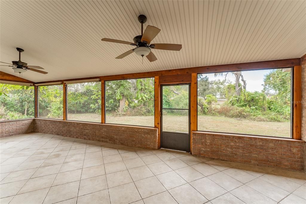 合同活跃: $460,000 (4 贝兹, 2 浴室, 2702 平方英尺)