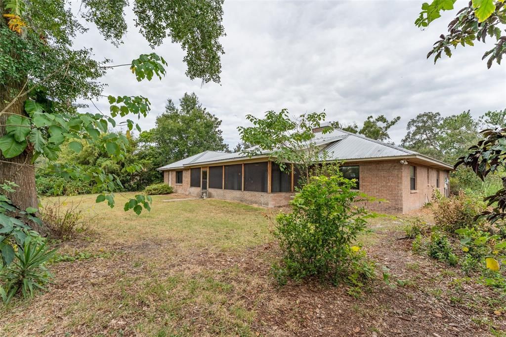 合同活跃: $460,000 (4 贝兹, 2 浴室, 2702 平方英尺)