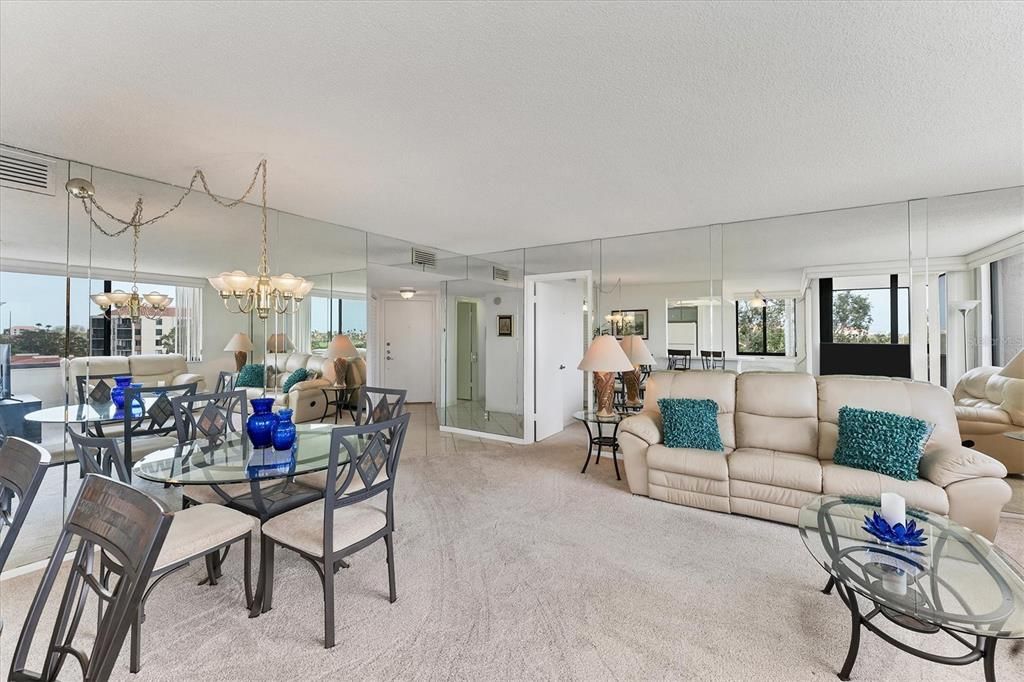 待售: $353,000 (2 贝兹, 2 浴室, 1050 平方英尺)