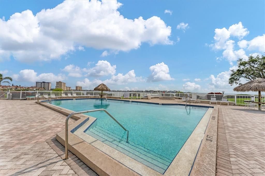 待售: $353,000 (2 贝兹, 2 浴室, 1050 平方英尺)