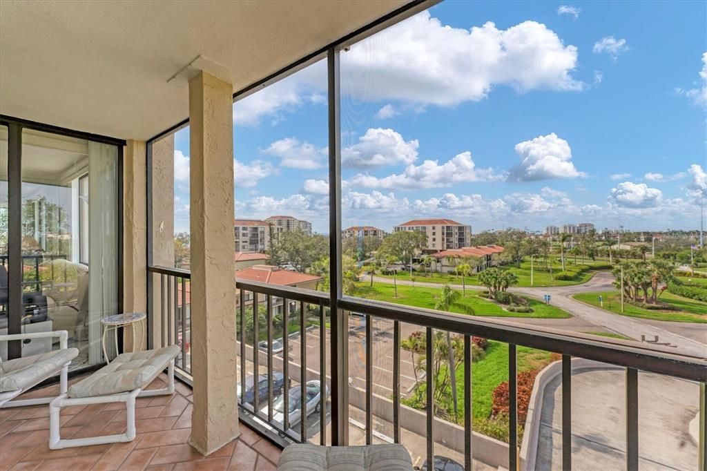 待售: $353,000 (2 贝兹, 2 浴室, 1050 平方英尺)