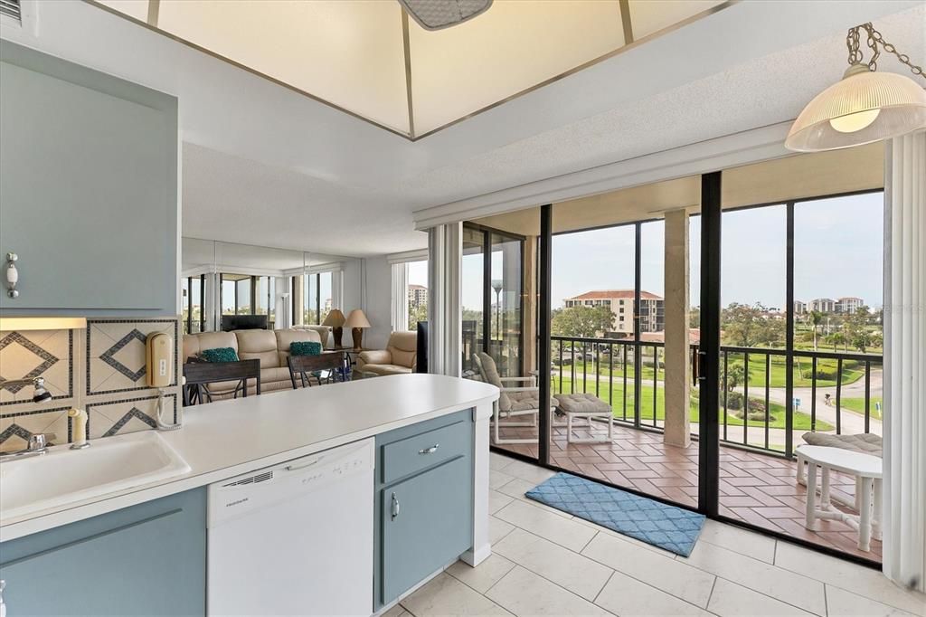 待售: $353,000 (2 贝兹, 2 浴室, 1050 平方英尺)