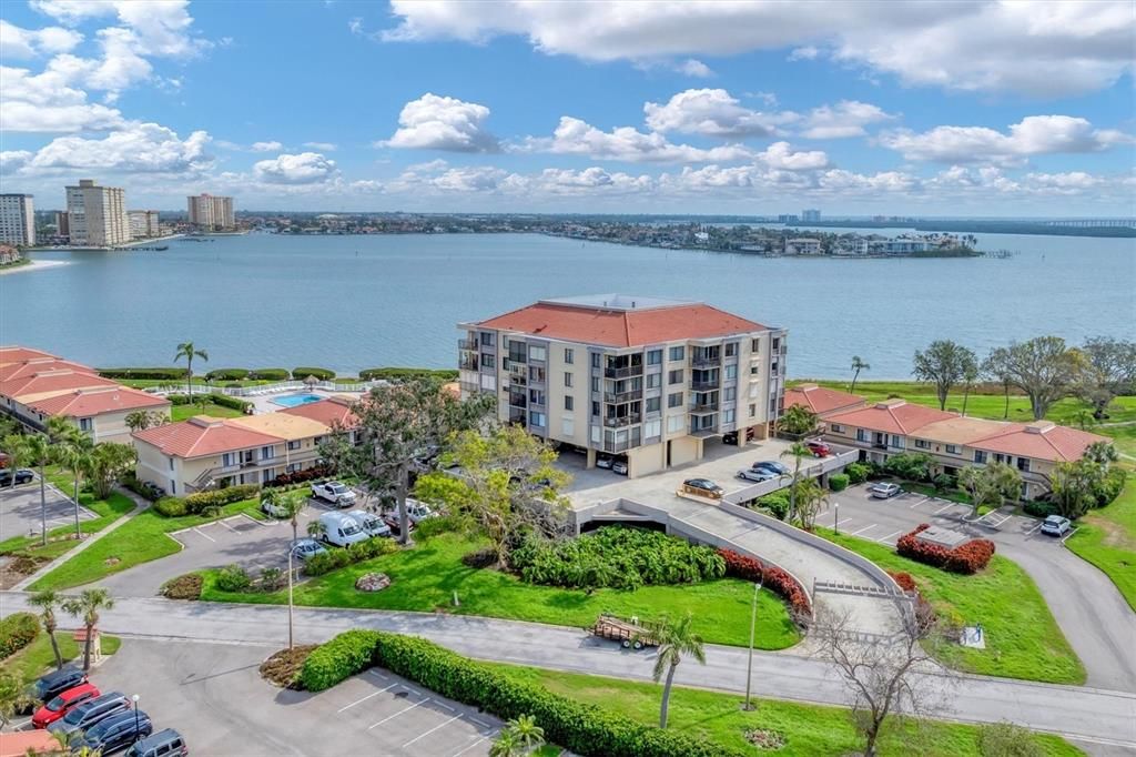 待售: $353,000 (2 贝兹, 2 浴室, 1050 平方英尺)