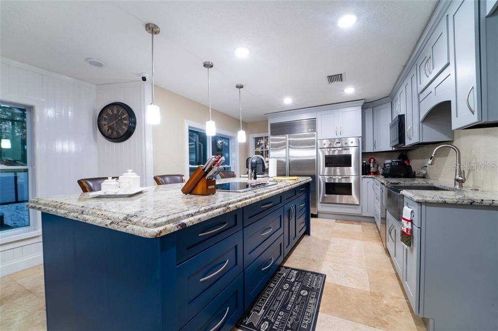 На продажу: $1,050,000 (4 спален, 2 ванн, 3265 Квадратных фут)