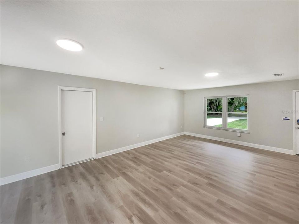 Active With Contract: $360,000 (3 beds, 2 baths, 1160 Square Feet)