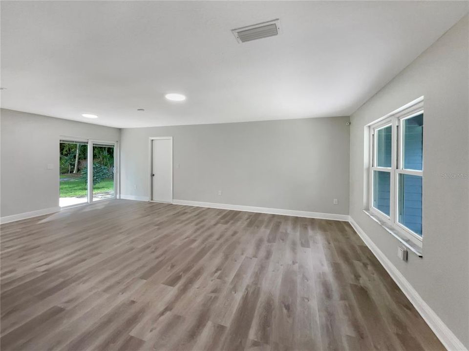 Active With Contract: $360,000 (3 beds, 2 baths, 1160 Square Feet)