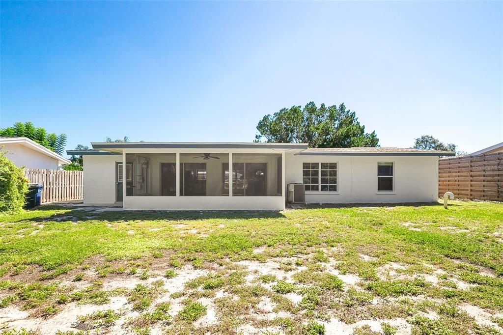 Activo con contrato: $375,000 (3 camas, 2 baños, 1149 Pies cuadrados)