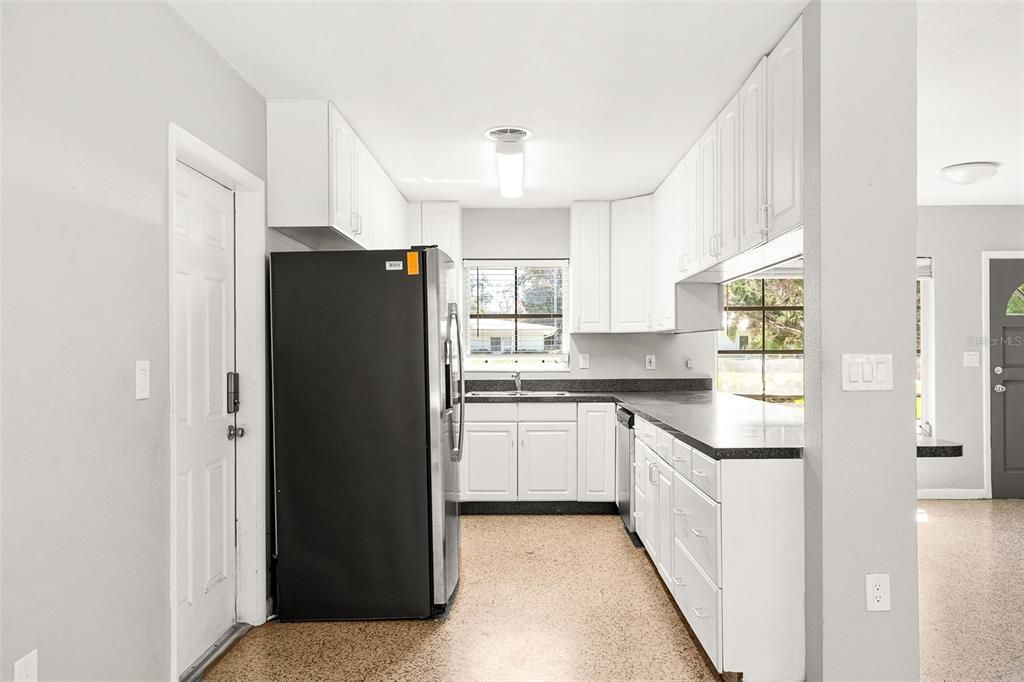 Activo con contrato: $375,000 (3 camas, 2 baños, 1149 Pies cuadrados)