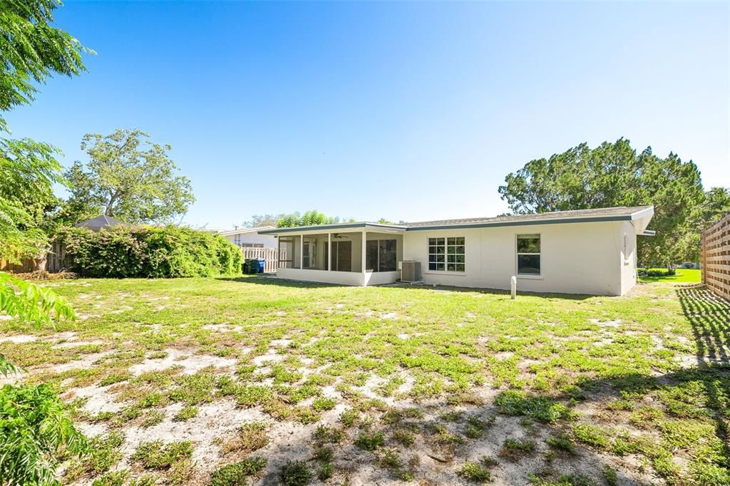 Activo con contrato: $375,000 (3 camas, 2 baños, 1149 Pies cuadrados)