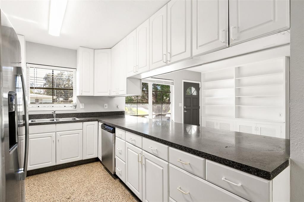 Activo con contrato: $375,000 (3 camas, 2 baños, 1149 Pies cuadrados)