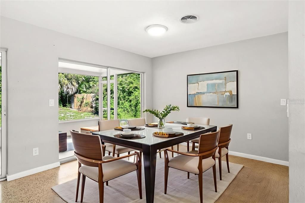 Activo con contrato: $375,000 (3 camas, 2 baños, 1149 Pies cuadrados)