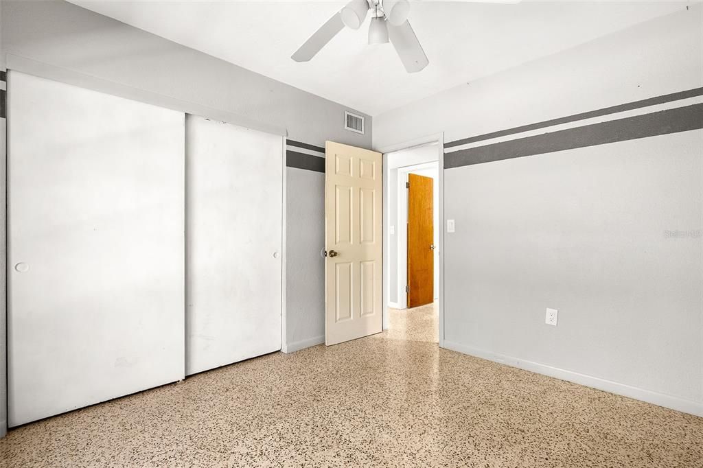 Activo con contrato: $375,000 (3 camas, 2 baños, 1149 Pies cuadrados)