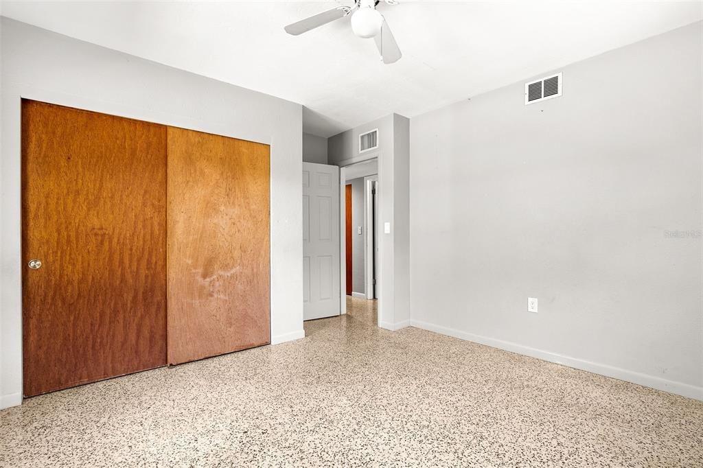 Activo con contrato: $375,000 (3 camas, 2 baños, 1149 Pies cuadrados)