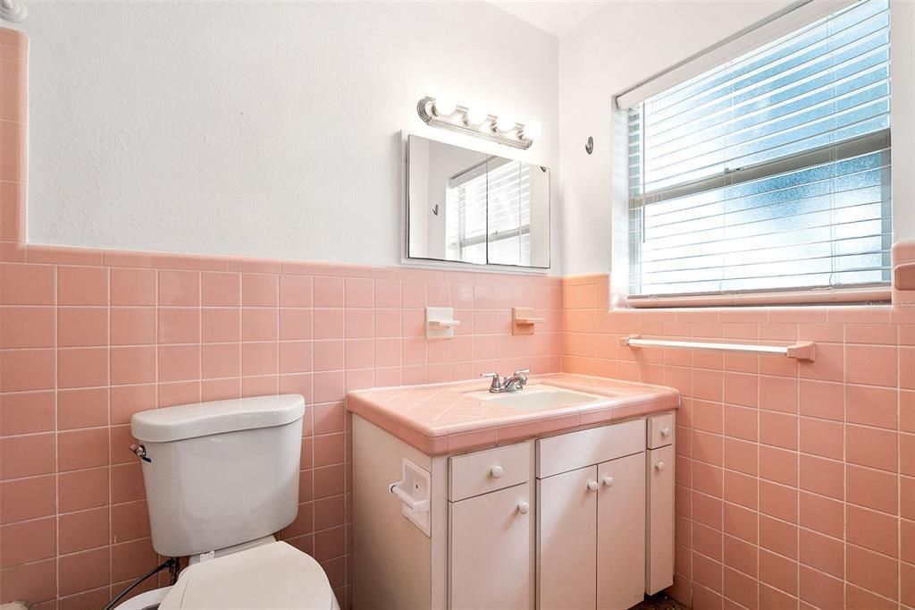 Activo con contrato: $375,000 (3 camas, 2 baños, 1149 Pies cuadrados)