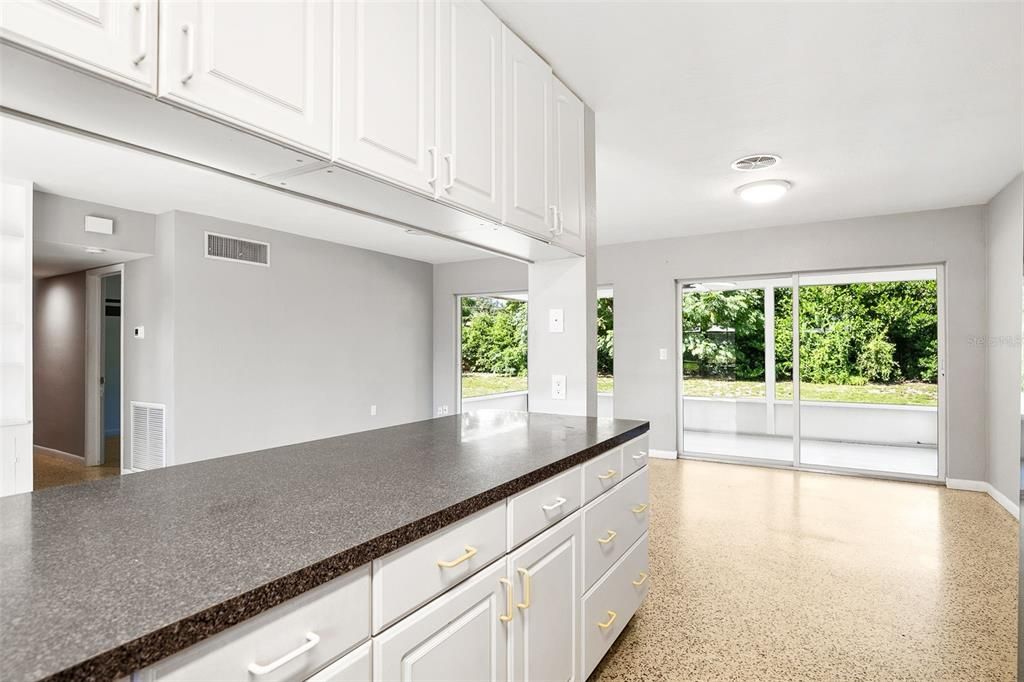 Activo con contrato: $375,000 (3 camas, 2 baños, 1149 Pies cuadrados)