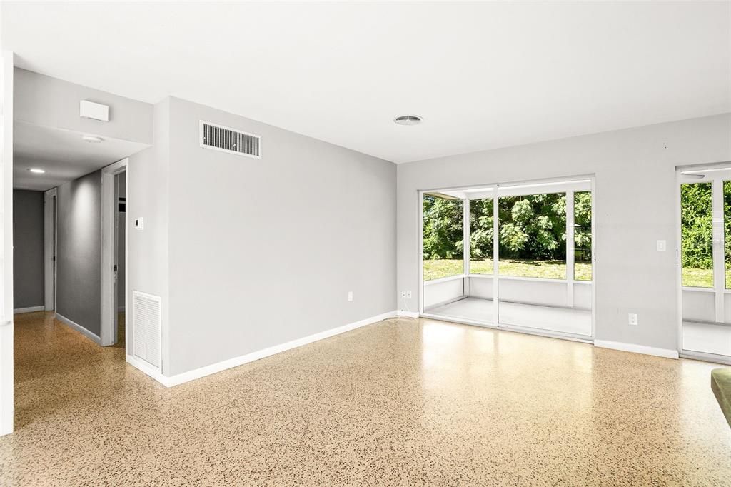 Activo con contrato: $375,000 (3 camas, 2 baños, 1149 Pies cuadrados)