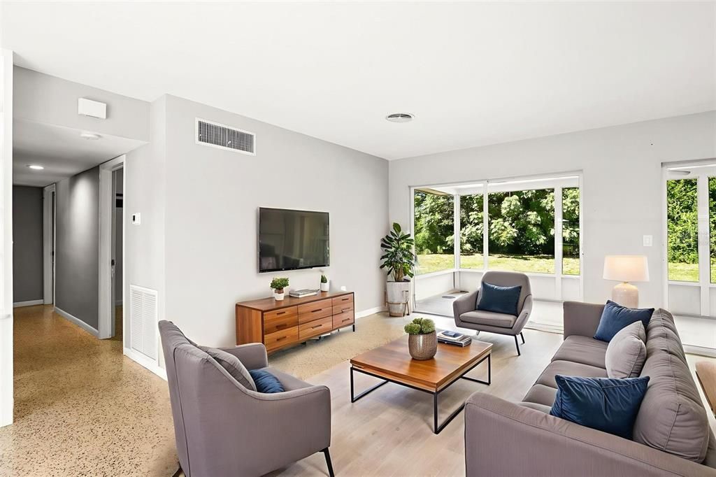 Activo con contrato: $375,000 (3 camas, 2 baños, 1149 Pies cuadrados)