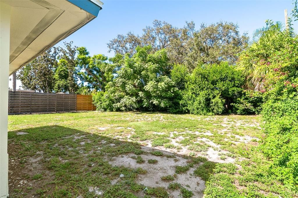 Activo con contrato: $375,000 (3 camas, 2 baños, 1149 Pies cuadrados)