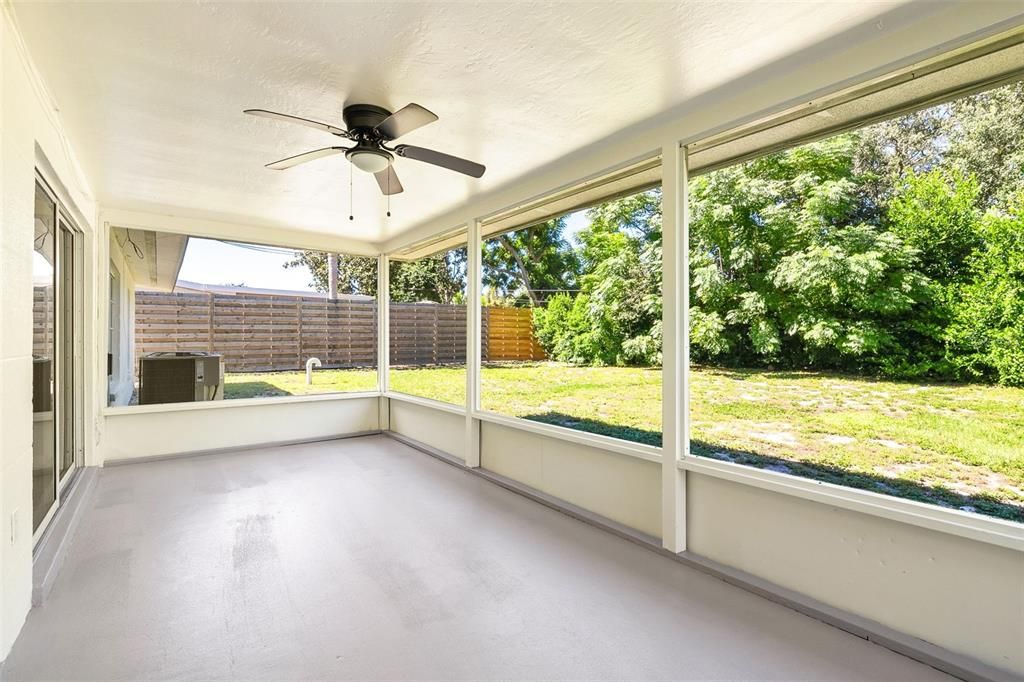 Activo con contrato: $375,000 (3 camas, 2 baños, 1149 Pies cuadrados)