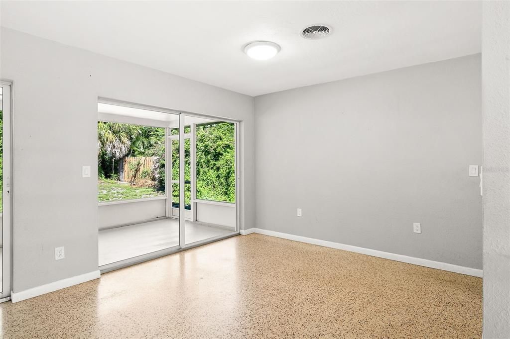 Activo con contrato: $375,000 (3 camas, 2 baños, 1149 Pies cuadrados)