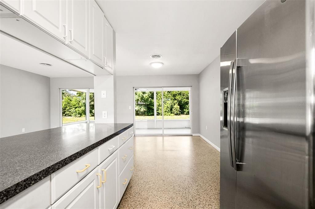 Activo con contrato: $375,000 (3 camas, 2 baños, 1149 Pies cuadrados)